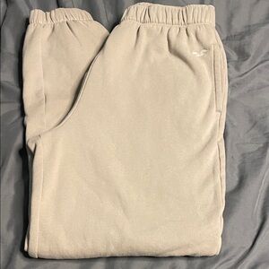 Hollister Cream Jogger Pants size Small never worn